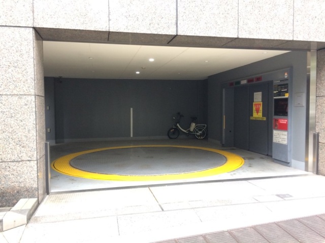 コイズミビル 駐車場
