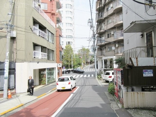 安東ビル ビル前面道路