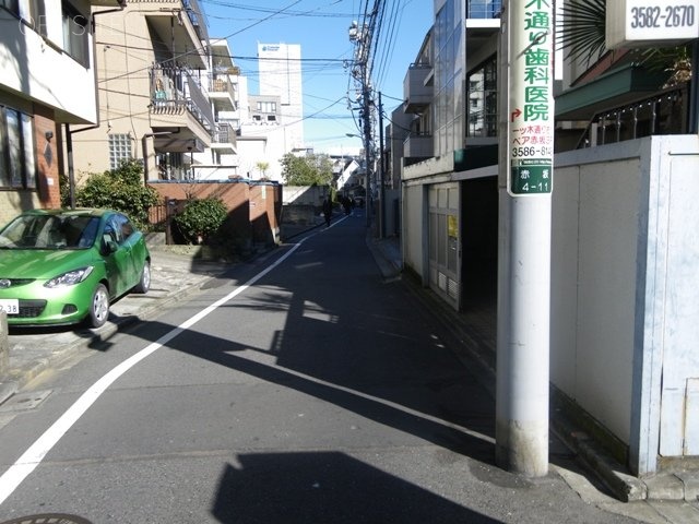 八幡ビル ビル前面道路