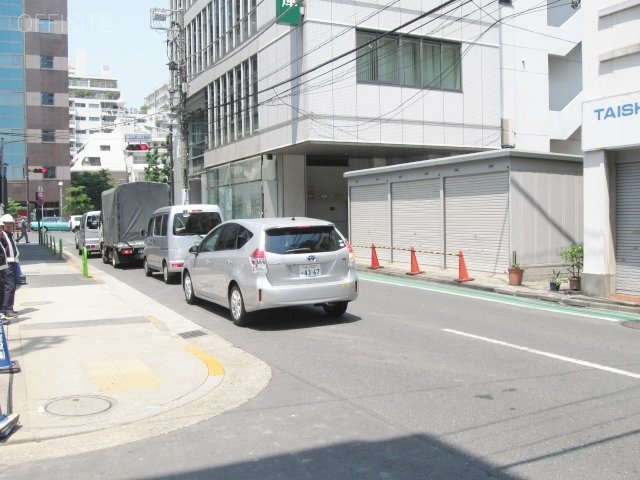 三輪ビル ビル前面道路