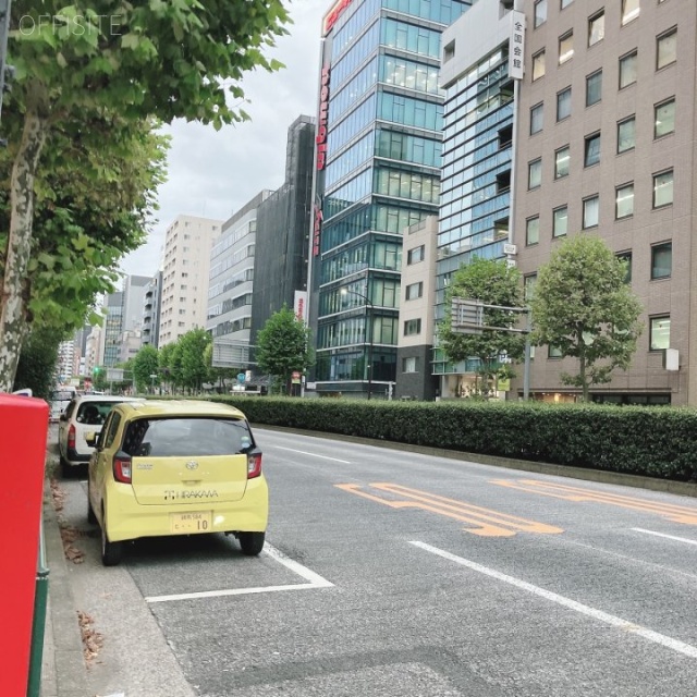 V1Bldg(ブイワンビル)　ビル前面道路