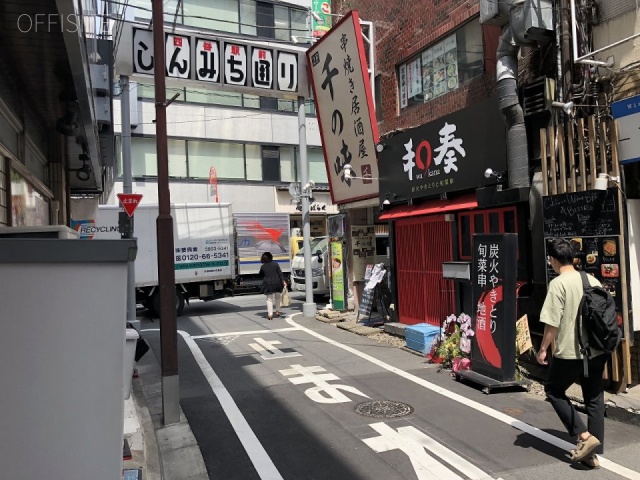 アーバン四谷ビル ビル前面道路
