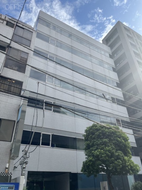 馬事畜産会館　外観