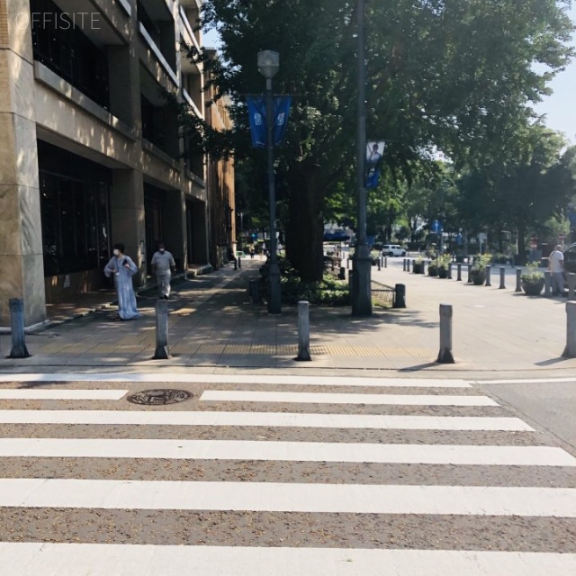 横浜朝日会館 ビル前面道路