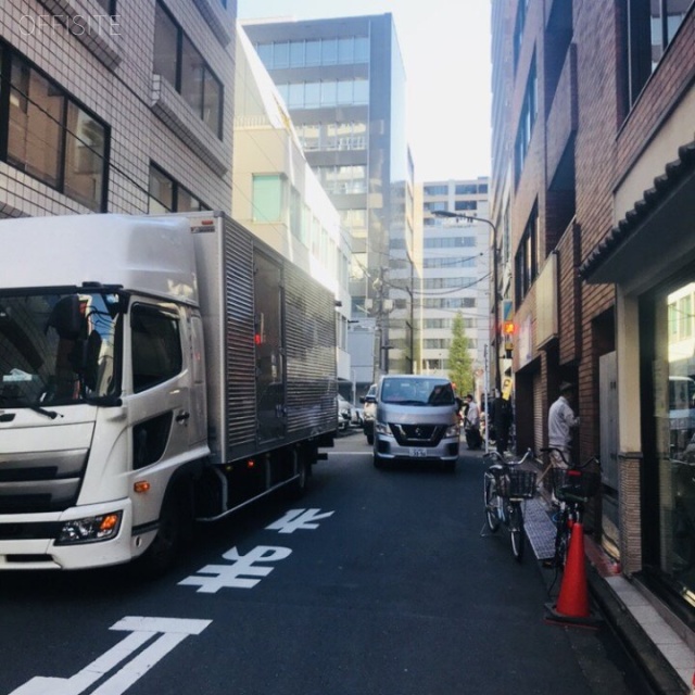 カワベビル　ビル前面道路