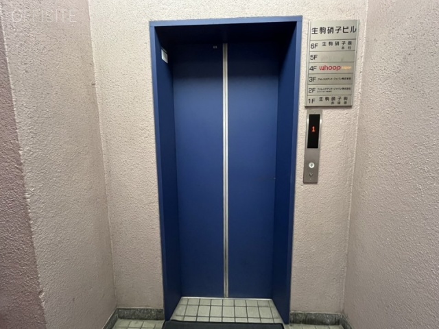 生駒硝子ビル　エントランス