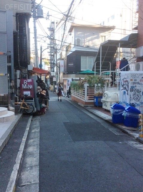 インガレッソビル ビル周辺道路