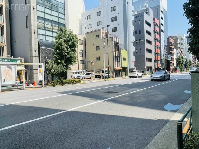 GOSHO春日通りビル　前面に春日通り
