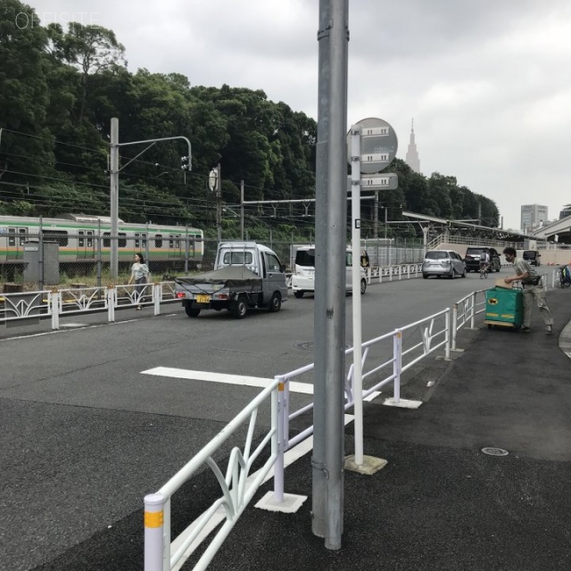 MJ原宿ビル ビル前面道路