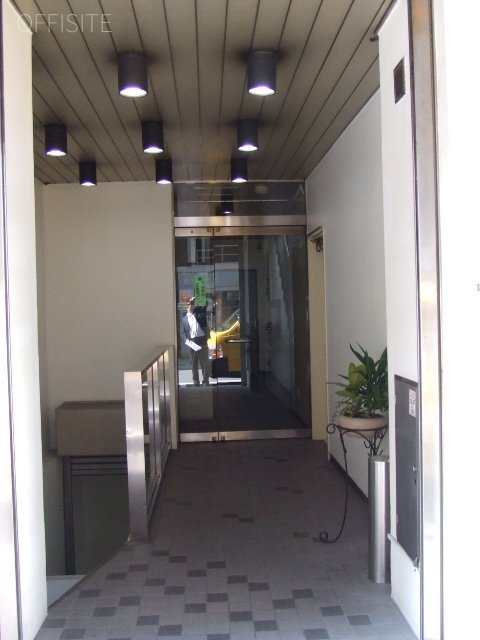 岩尾ビル エントランス