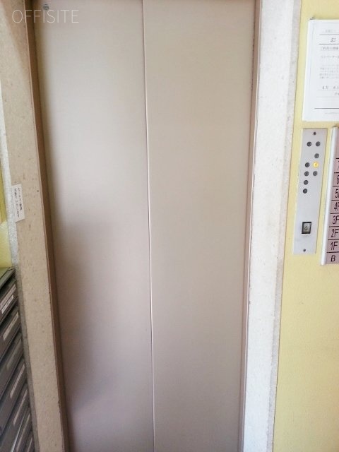 岩城ビル エレベーター
