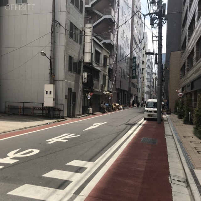 パークホームズ千代田淡路町 ビル前面道路