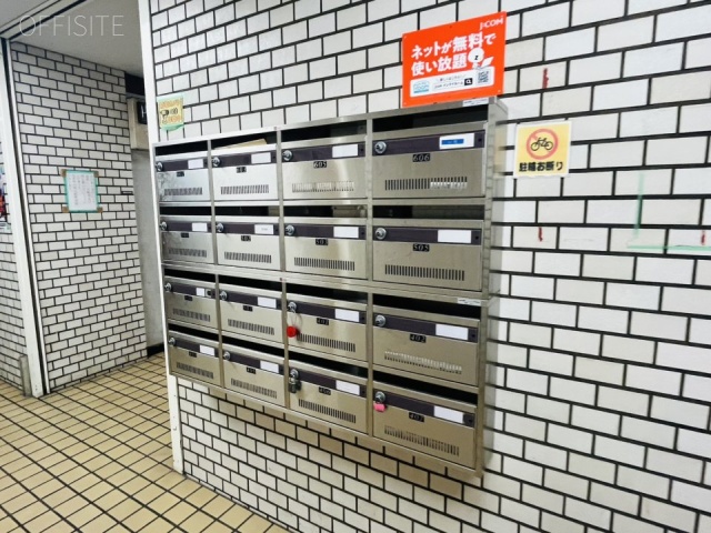 丸清ビル エントランス