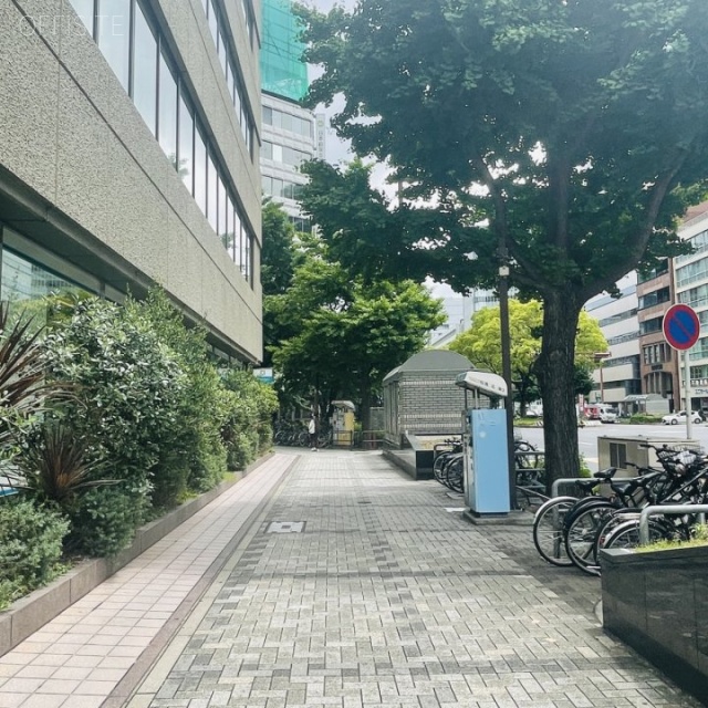 KDX名古屋駅前ビル　前面歩道