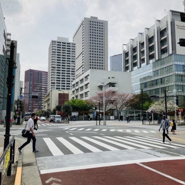 AーPLACE田町イースト ビル前面道路