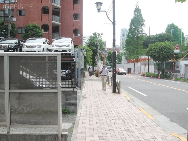 エクレール乃木坂 ビル前面道路