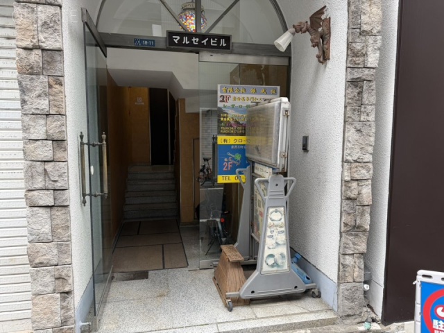 マルセイビル　オフィスビル出入口