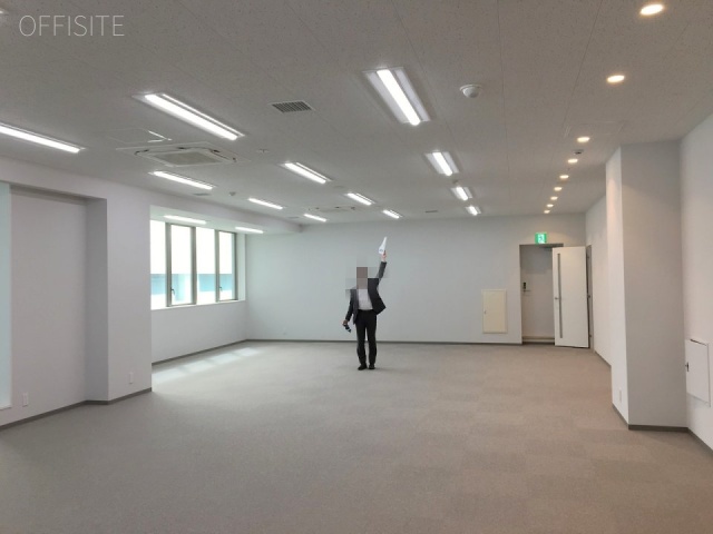 画廊ビル　室内