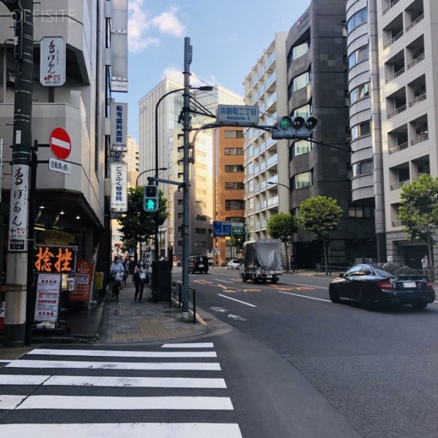 益川ビル ビル前面道路