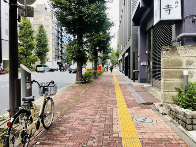 利根川第2ビル　前面歩道