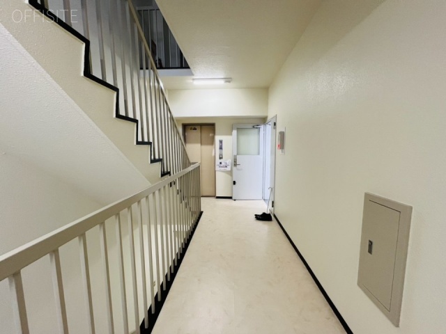 芝関野ビル エントランス