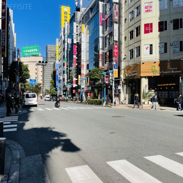 島倉ビル ビル前面道路