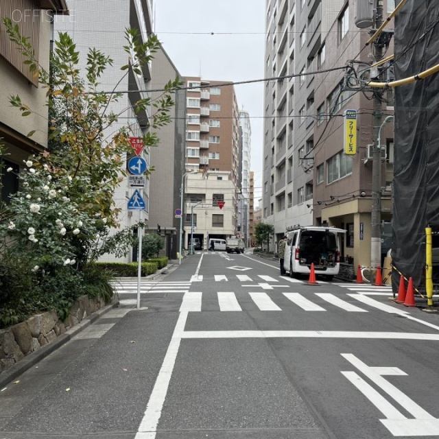 松ビル 前面道路