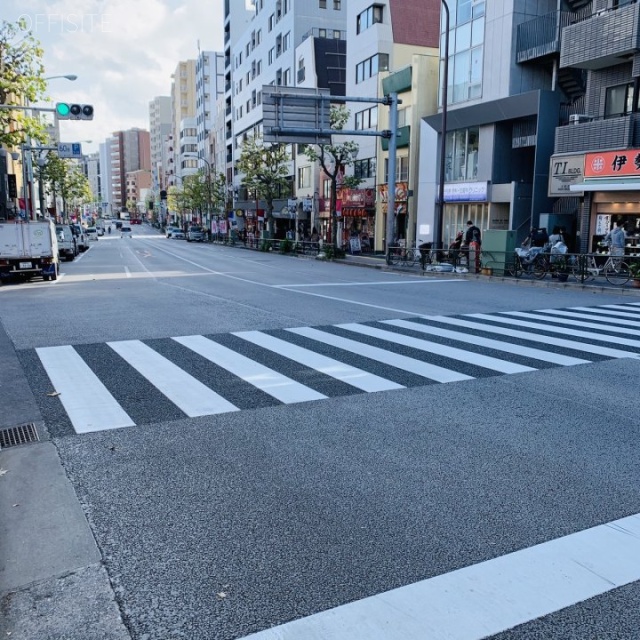 西澤ビル ビル前面道路