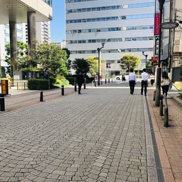 三和港南ビル　ビル前面道路