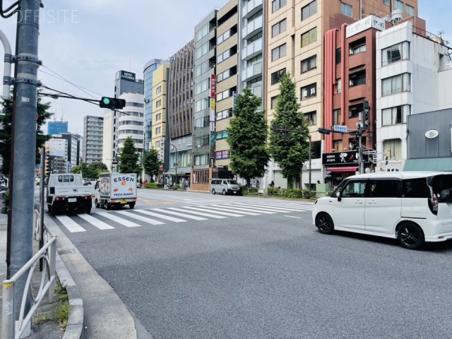 大島屋浅草橋ビル　前面に江戸通り