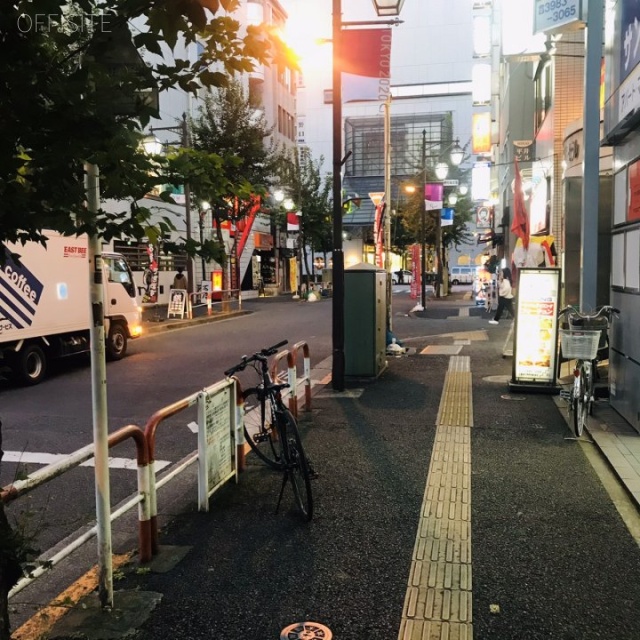 西池サンケイビル ビル前面道路