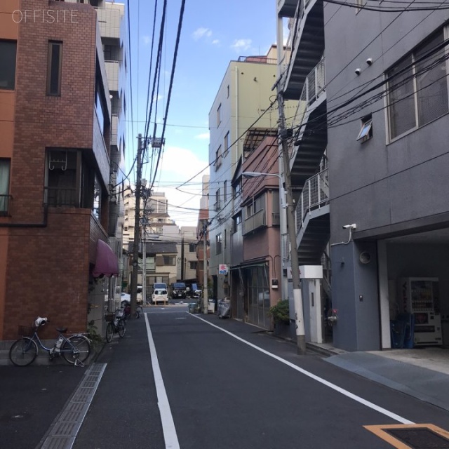 土屋ビル ビル前面道路