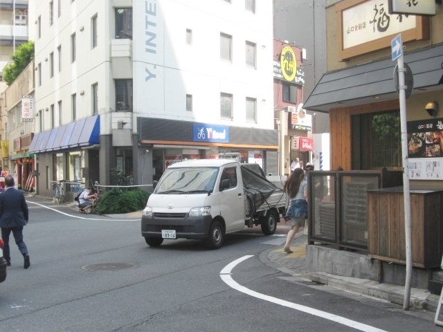 赤坂山王ビル ビル前面道路