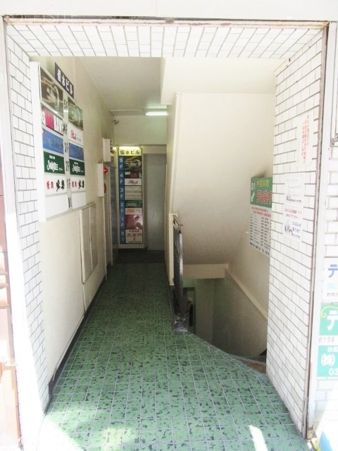 信水ビル エントランス
