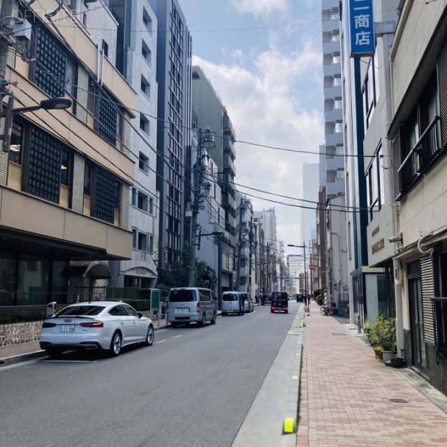 品田ビル ビル前面道路