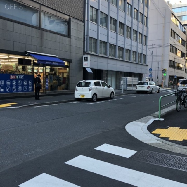乾ビル ビル前面道路