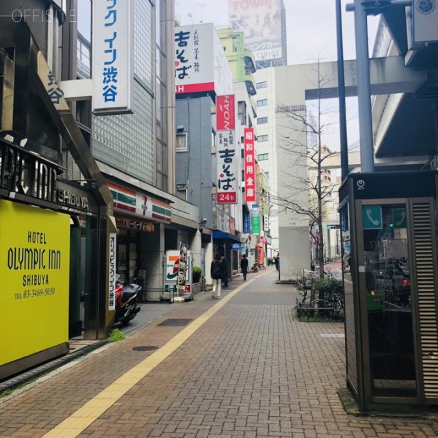 オリンピックイン渋谷 ビル前面道路