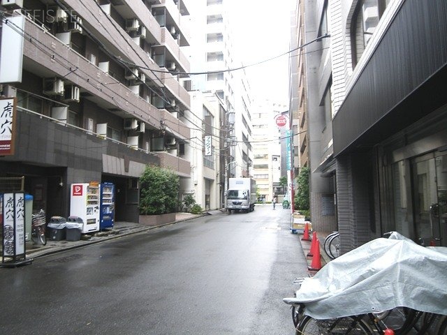 T・K東日本橋ビル ビル前面道路