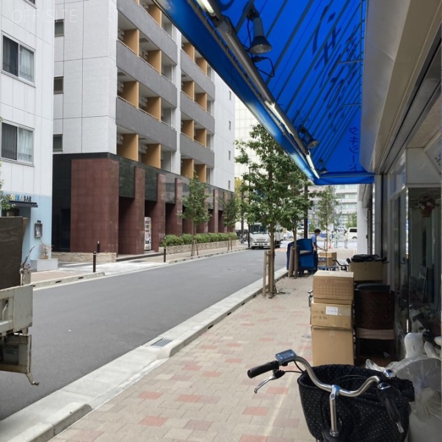 トリキンビル ビル前面道路