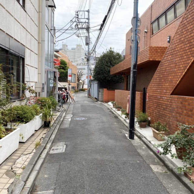 WFIビル ビル前面道路