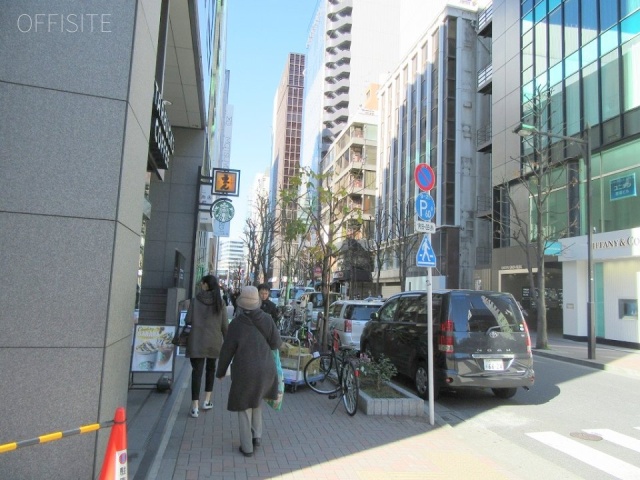 銀座オーミビル ビル前面道路