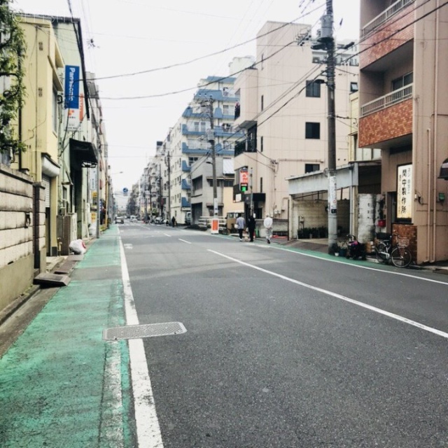 間中ビル ビル前面道路