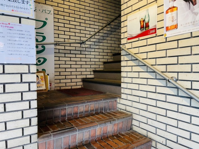 リレント日本橋　階段