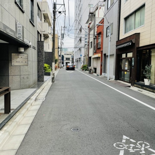 元浅草SKビル ビル前面道路