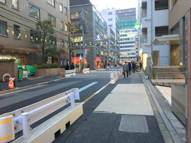 虎ノ門マスターズビル ビル前面道路