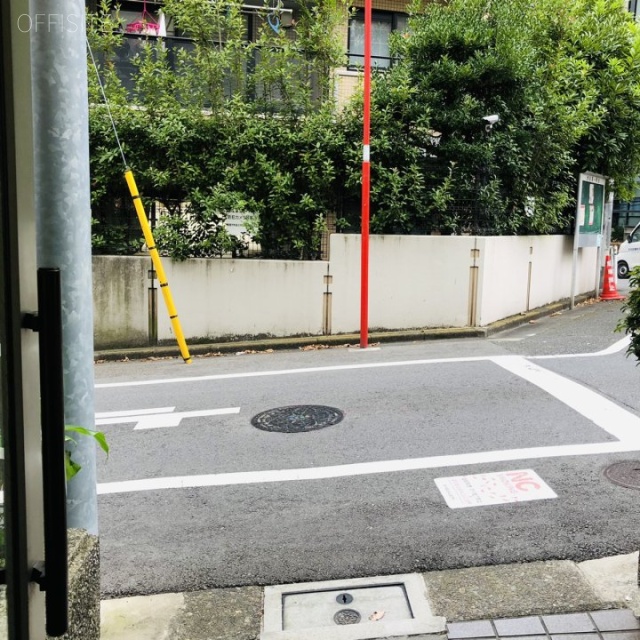 第2西青山ビル ビル前面道路