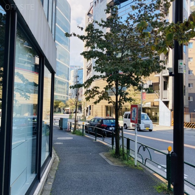 Jプロ代々木一丁目ビル　ビル前面道路