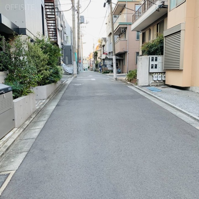 KEYビル ビル前面道路