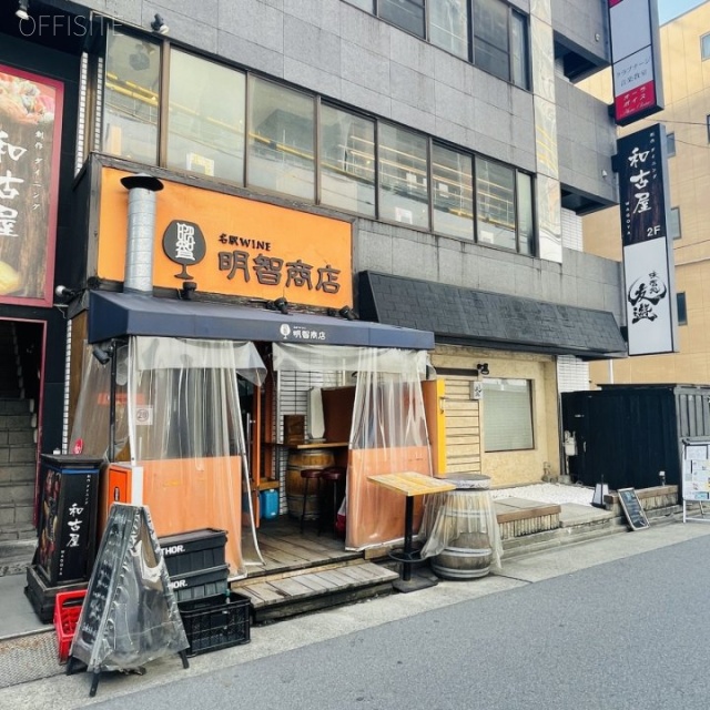 モンマートビル　1階店舗