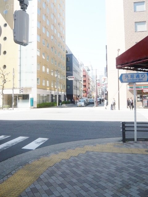 嶋屋ビル ビル前面道路
